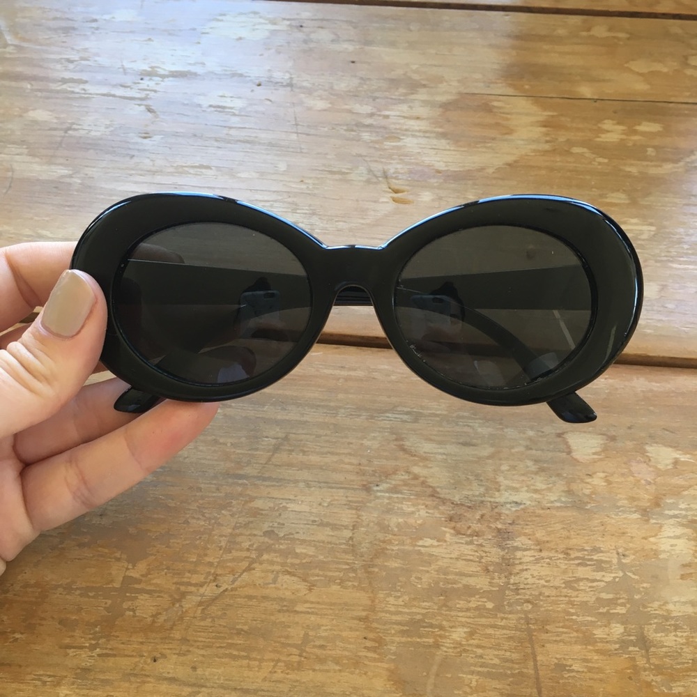 Black Kurt Cobain sunnies